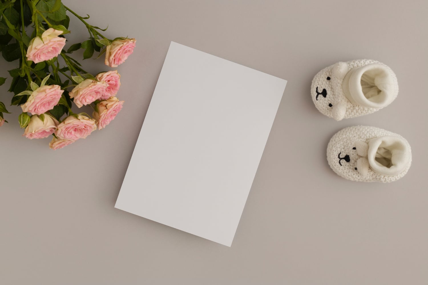 Când se trimit invitațiile de botez? Ghid complet pentru părinți