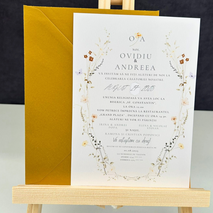 Invitație cu design floral și plic auriu [1]