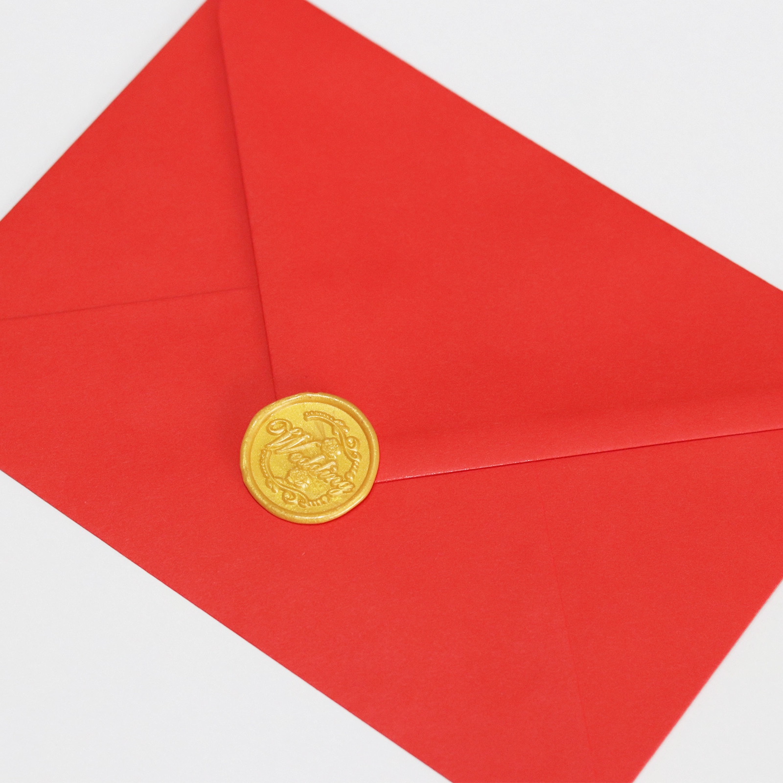 Invitație nuntă stil caligrafic cu plic roșu [4]