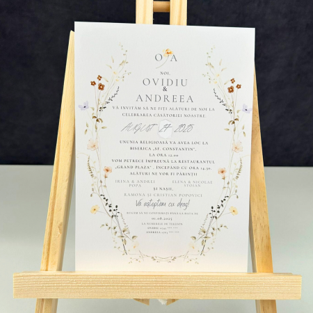 Invitație cu design floral și plic auriu [1]