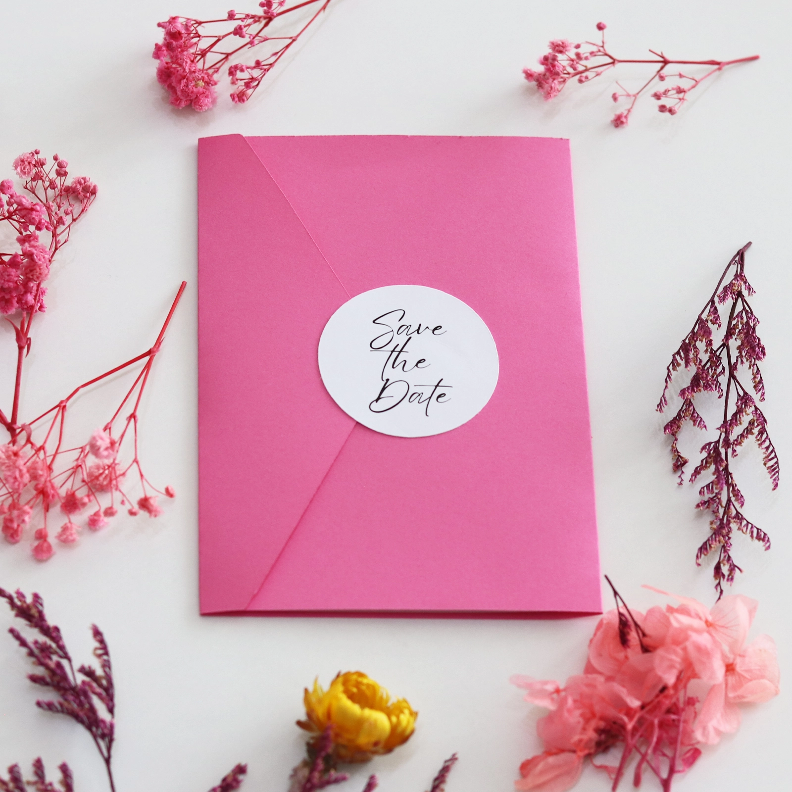 Invitație de nuntă minimalistă, pliabilă, cu toc roșu [5]