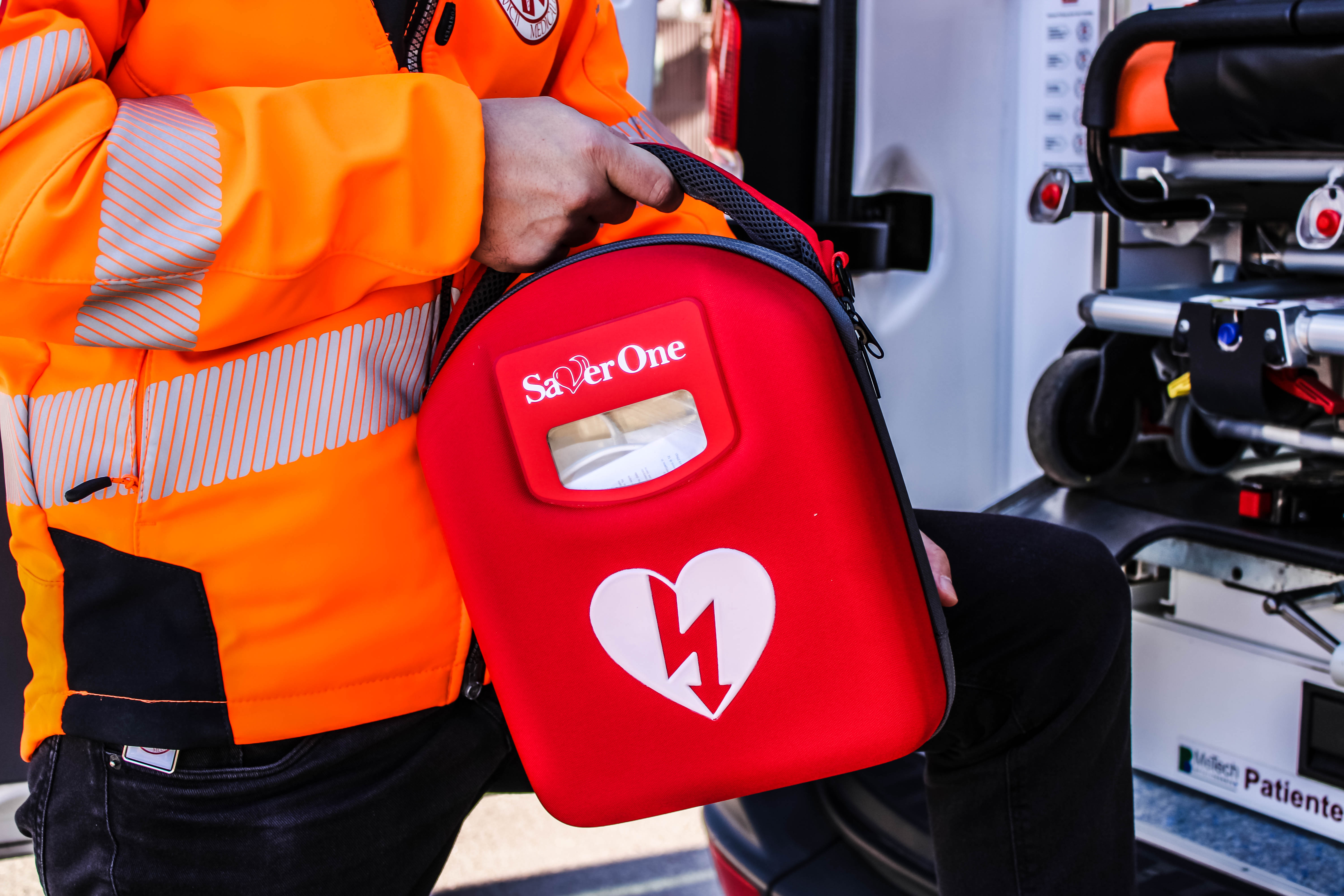 Defibrilatorul PAD - Eroul tăcut care poate face diferența dintre viață și moarte