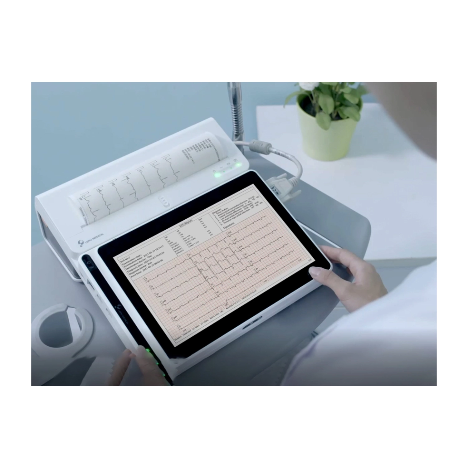 Electrocardiograf cu 12 canale tip tabletă cu imprimantă detașabilă [1]