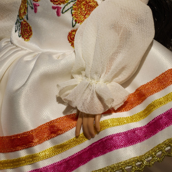 BARBIE SIGNATURE PAPUSA BARBIE DIA DE MUERTOS CU ROCHIE ALBA MOTIVE FLORALE [8]