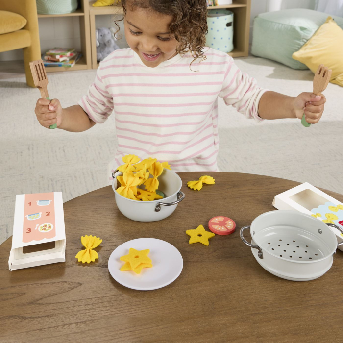 FISHER PRICE SET BUCATAR DIN LEMN OALE SI PASTE [6]