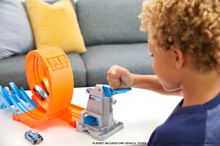 HOT WHEELS CIRCUIT RAPID CU LANSATOR PENTRU CASCADORII SI MASINUTA EXCLUSIVA [6]