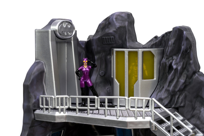 JADA BATMAN PESTERA LUI BATMAN [6]