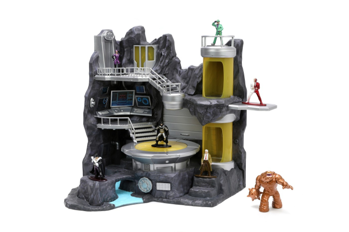 JADA BATMAN PESTERA LUI BATMAN [3]