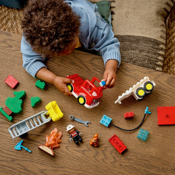 LEGO DUPLO CAMION DE POMPIERI CU FURTUN SI POMPIER 10473 [4]