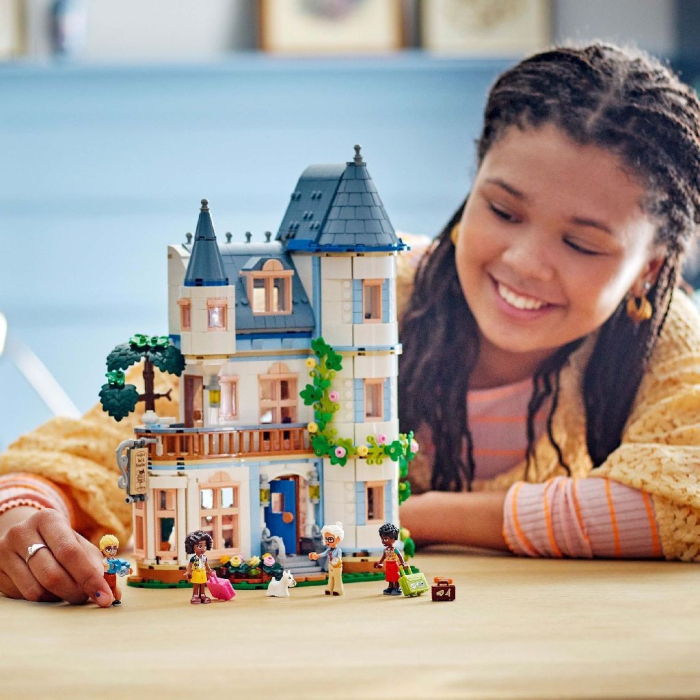 LEGO FRIENDS CASTELUL PENSIUNE 42638 [4]