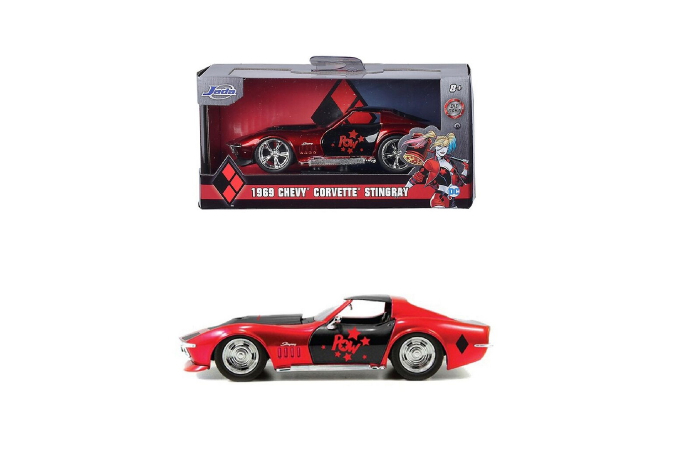 MASINA METALICA HARLEY QUINN 1969 CORVETTE STINGRAY SCARA 1 LA 32 [1]