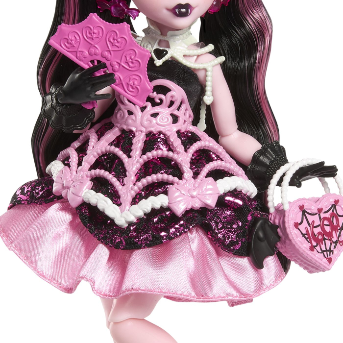 MONSTER HIGH ZIUA DE NASTERE DULCE SI INFRICOSATOARE PAPUSA DRACULAURA CU ACCESORII [4]