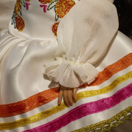 BARBIE SIGNATURE PAPUSA BARBIE DIA DE MUERTOS CU ROCHIE ALBA MOTIVE FLORALE [7]