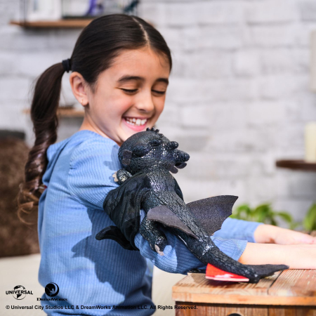 CUM SA ITI DRESEZI DRAGONUL HUG SI GLIDE FIGURINA DRAGON TOOTHLESS [6]