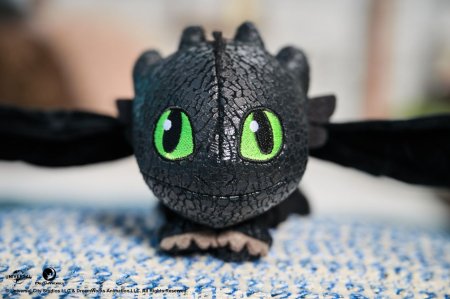 CUM SA ITI DRESEZI DRAGONUL HUG SI GLIDE FIGURINA DRAGON TOOTHLESS [7]