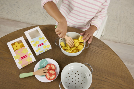 FISHER PRICE SET BUCATAR DIN LEMN OALE SI PASTE [6]