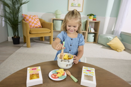 FISHER PRICE SET BUCATAR DIN LEMN OALE SI PASTE [4]