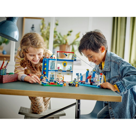 LEGO CITY ACADEMIA DE POLITIE 60372 [3]
