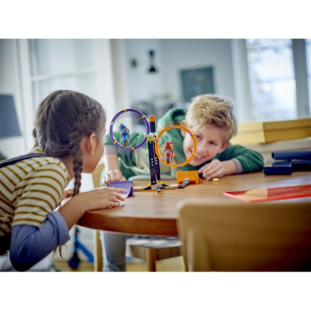 LEGO CITY PROVOCAREA DE CASCADORII CU ROTIRI 60360 [2]