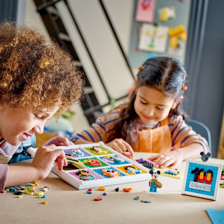 LEGO DISNEY CLASSIC 100 DE ANI DE FIGURI EMBLEMATICE DE ANIMATIE DISNEY 43221 [2]