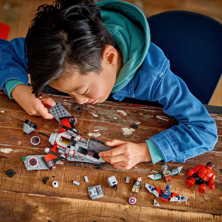 LEGO MARVEL SUPER HEROES BATALIA DINTRE CAPITANUL AMERICA SI HULK ROSU 76292 [3]