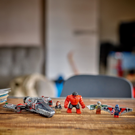 LEGO MARVEL SUPER HEROES BATALIA DINTRE CAPITANUL AMERICA SI HULK ROSU 76292 [4]