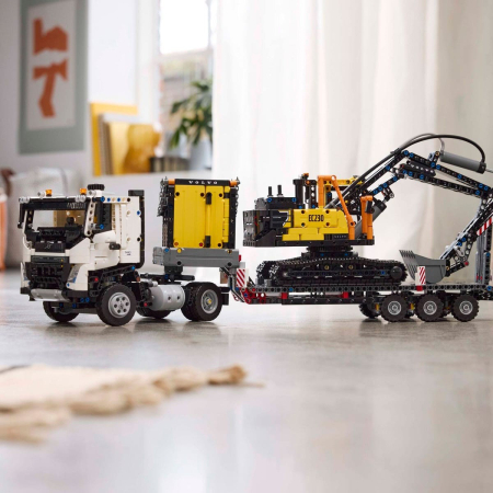 LEGO TECHNIC CAMIONUL FMX ȘI EXCAVATORUL ELECTRIC EC230 DE LA VOLVO 42175 [5]
