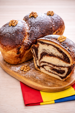 Paște - Cozonac bucovinean traditional cu nuca