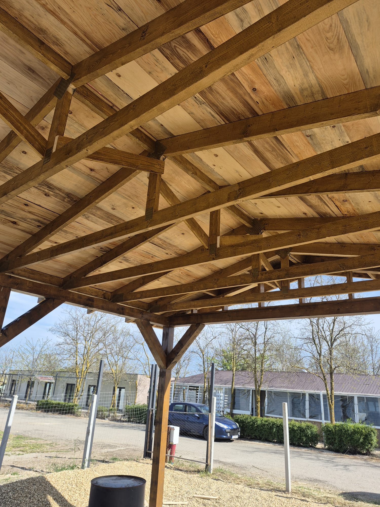 Montare sipci acoperis pergola BuildStore