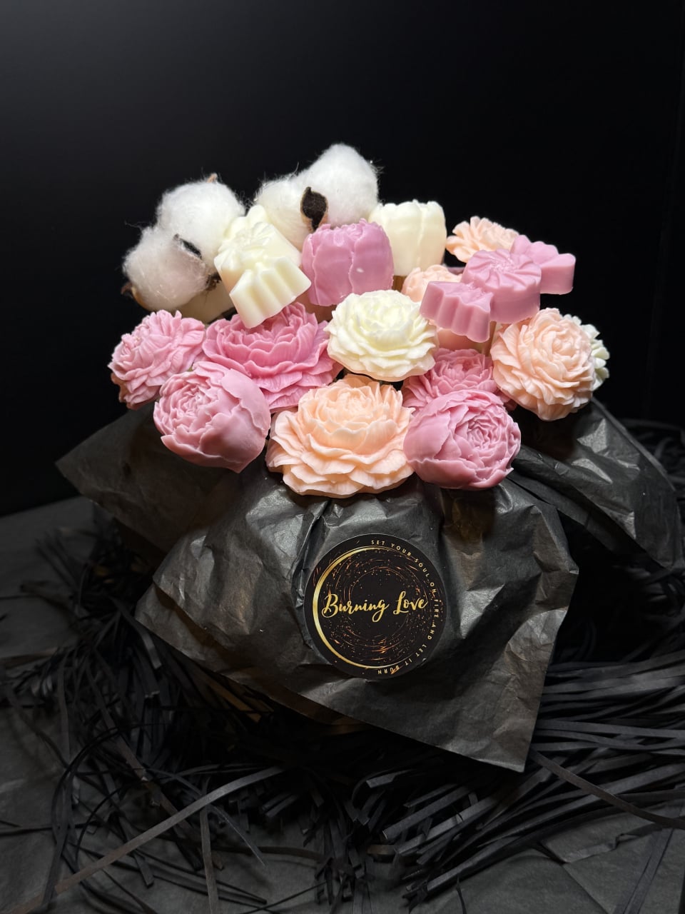 Aranjament floral din ceară naturală Peony [1]