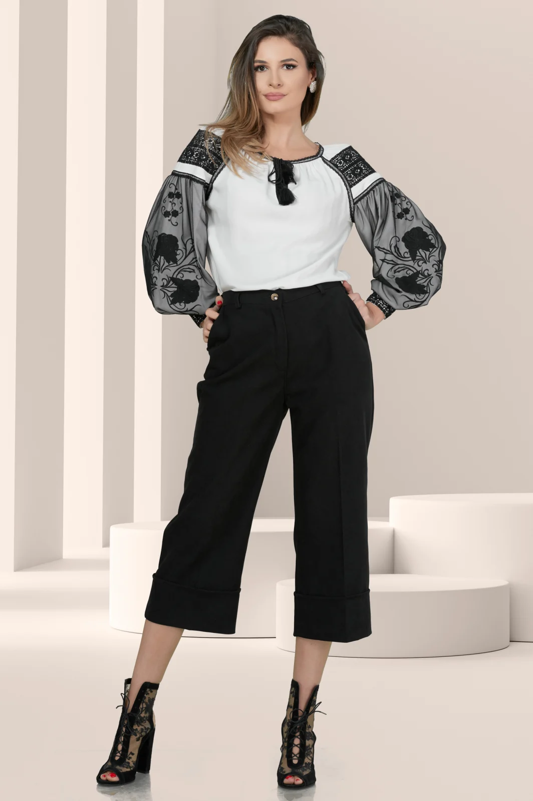 Bluza alba cu motive traditionale si maneci din tul negru transparent [2]