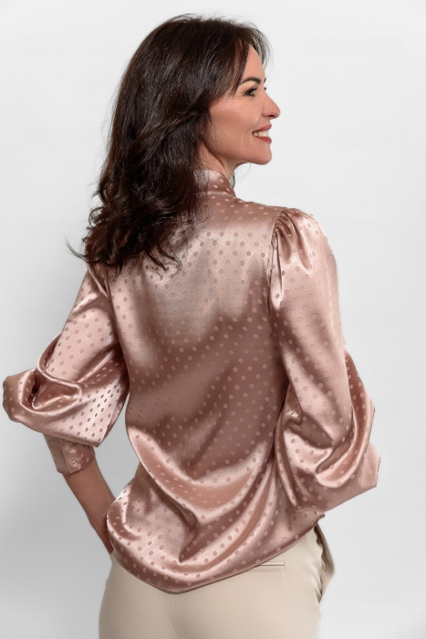 Bluză elegantă din satin roz pudra cu fundă la gât [2]