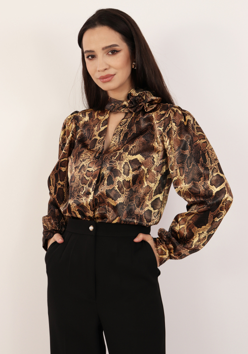 Bluza lejera cu trandafir decorativ [3]