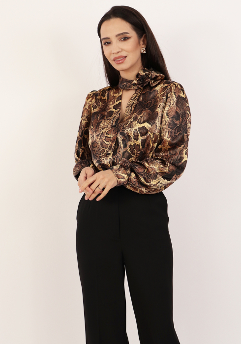 Bluza lejera cu trandafir decorativ [2]