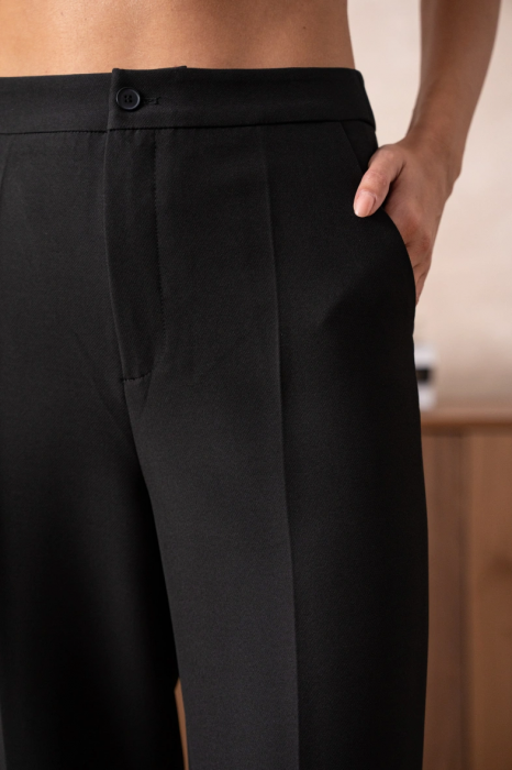Pantaloni negri, croi larc cu talie inalta [1]