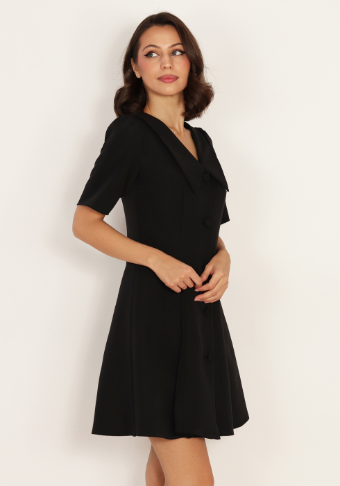 Rochie neagra in clini si guler ascutit [1]