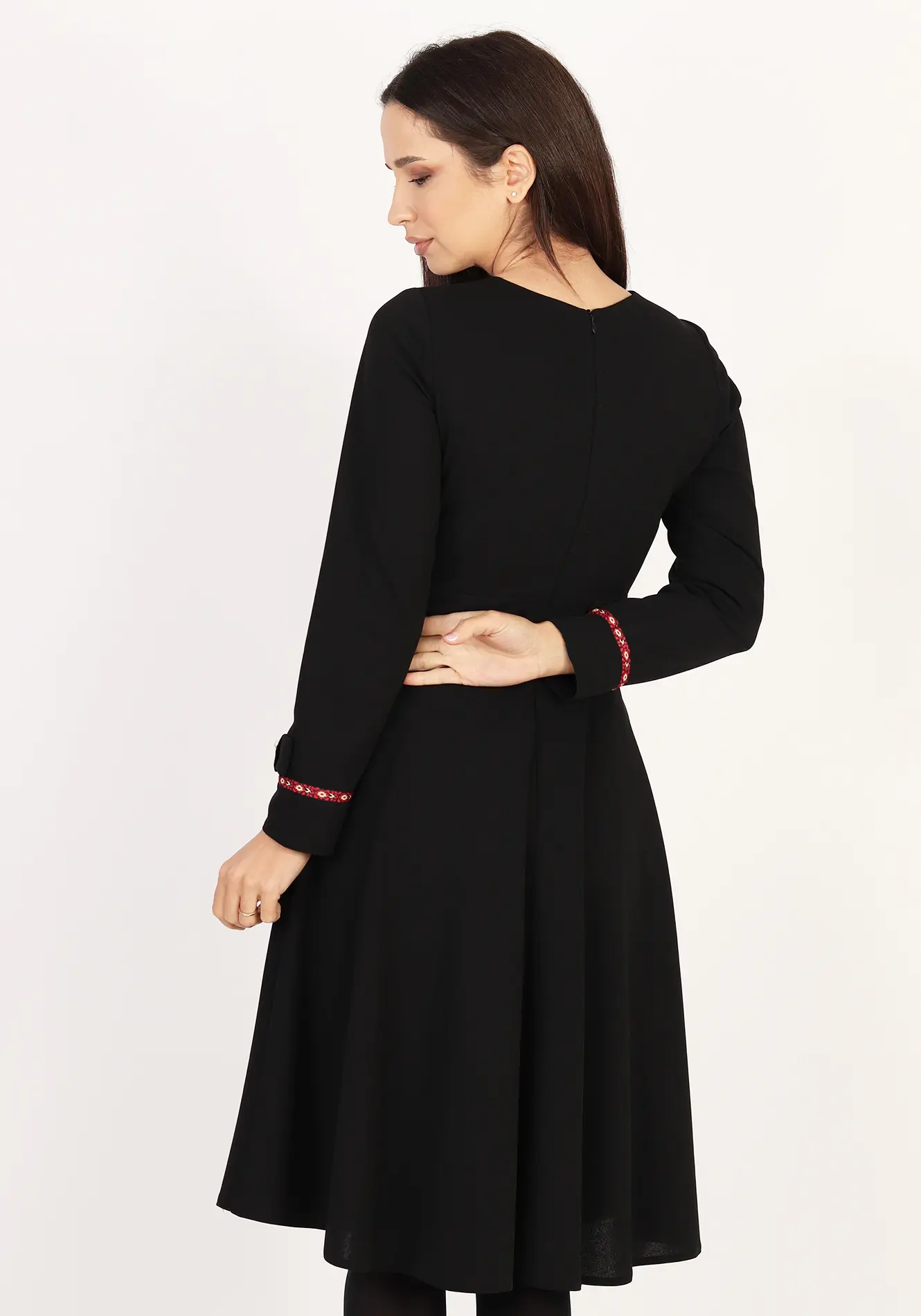 Rochie neagră midi cu detalii decorative etnice [4]