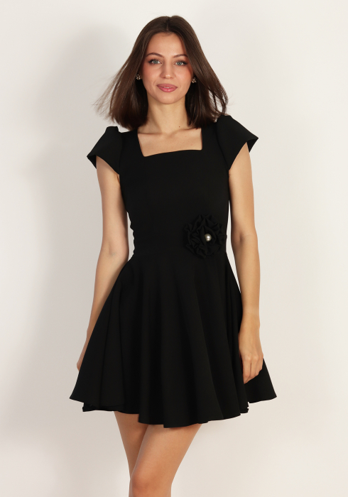 Rochie neagra scurta in clos [1]