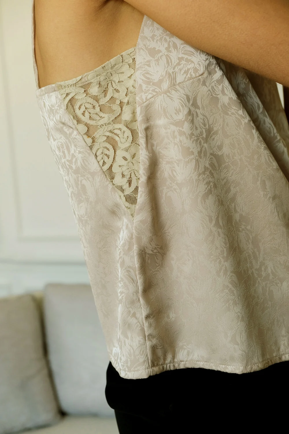 Top ivory cu imprimeu si insertii dantela [5]
