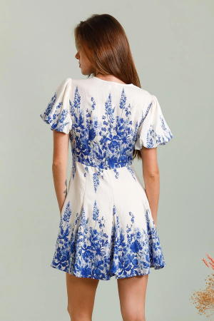 Rochie scurta alba cu imprimeu floral albastru [2]