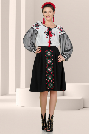 Bluza alba din vascoza cu motive traditionale [2]