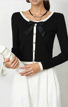 Pulovere - Bluza neagra eleganta cu nasturi aurii si funda