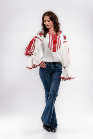 Bluze - Bluză tradițională cu broderie roșie – stil autentic și eleganță modernă