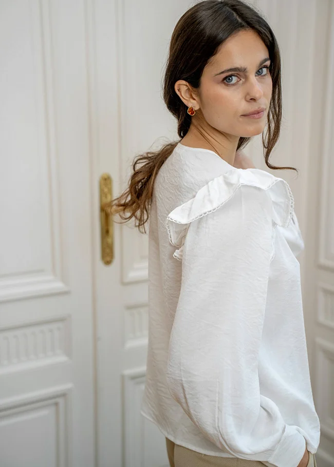 Cămașă albă elegantă cu volănașe [5]