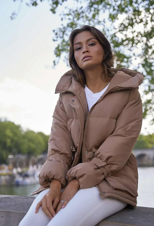 Geacă de damă matlasată, cu glugă și cordon reglabil în talie [1]