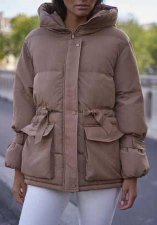 Femei - Geacă de damă matlasată, cu glugă și cordon reglabil în talie
