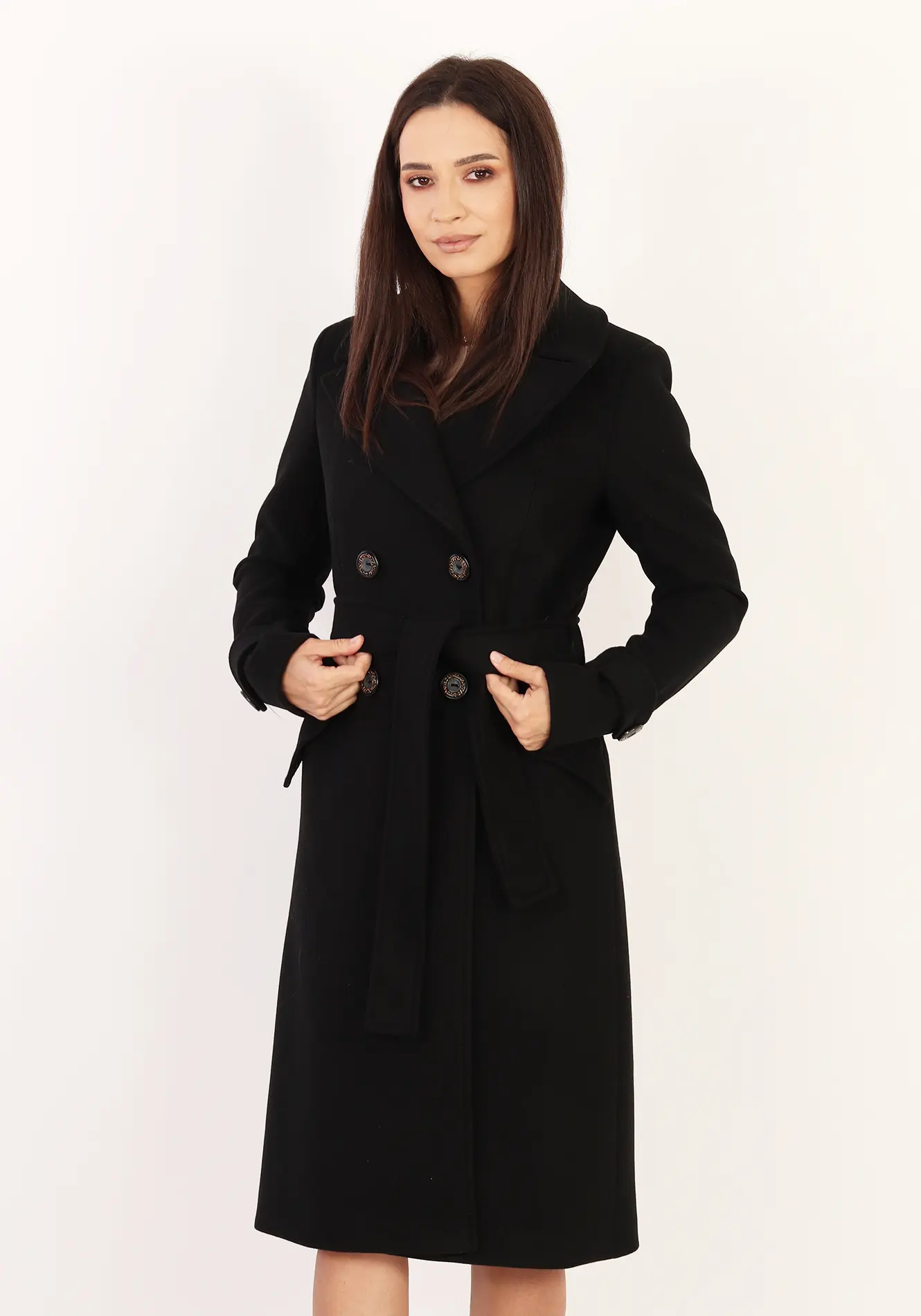 Femei - Palton elegant negru cu rever ascuțit și cordon în talie