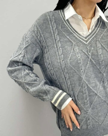 Pulover tricotat gri cu model în relief și decolteu în V [1]