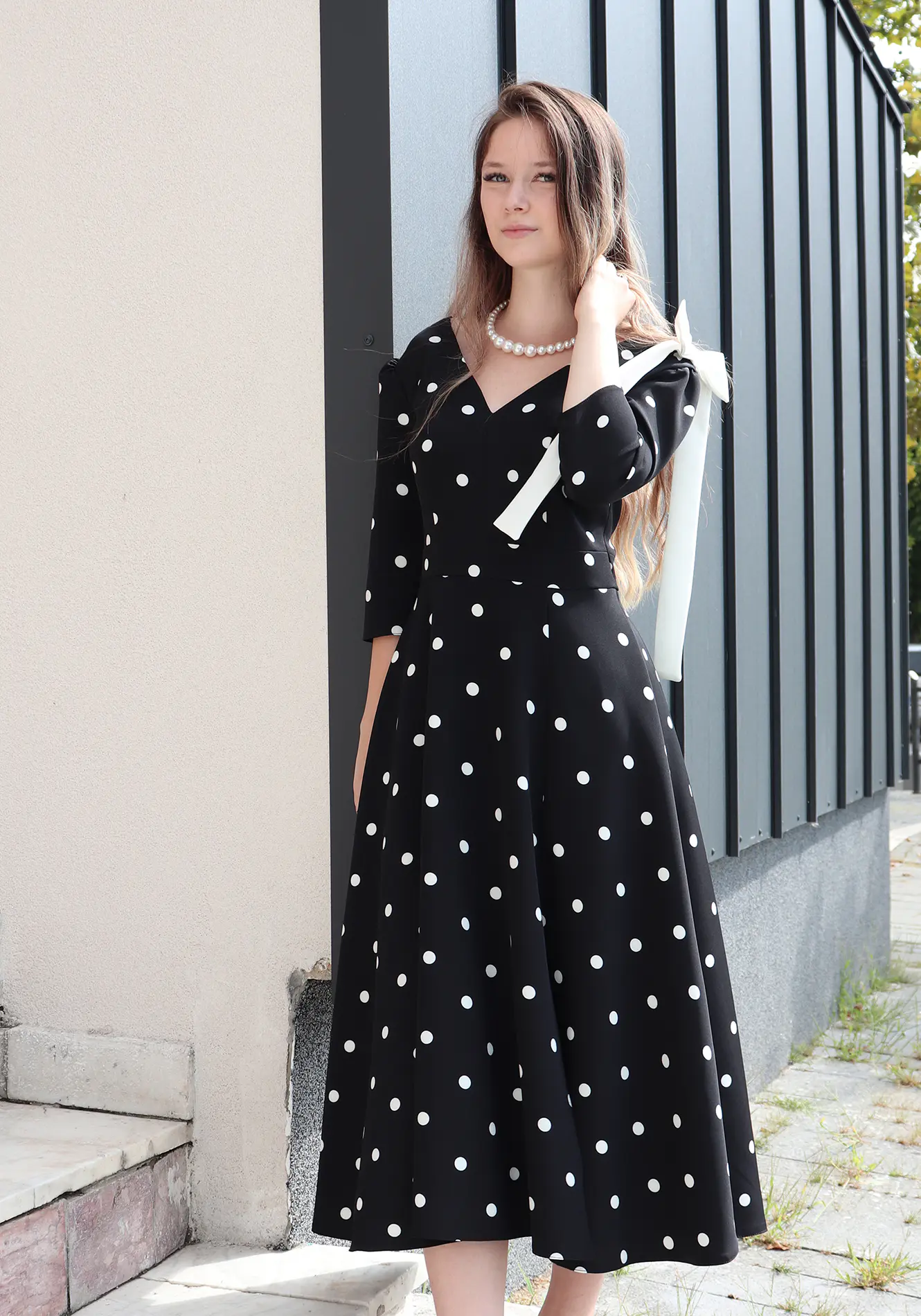 Femei - Rochie in clos neagra cu buline albe