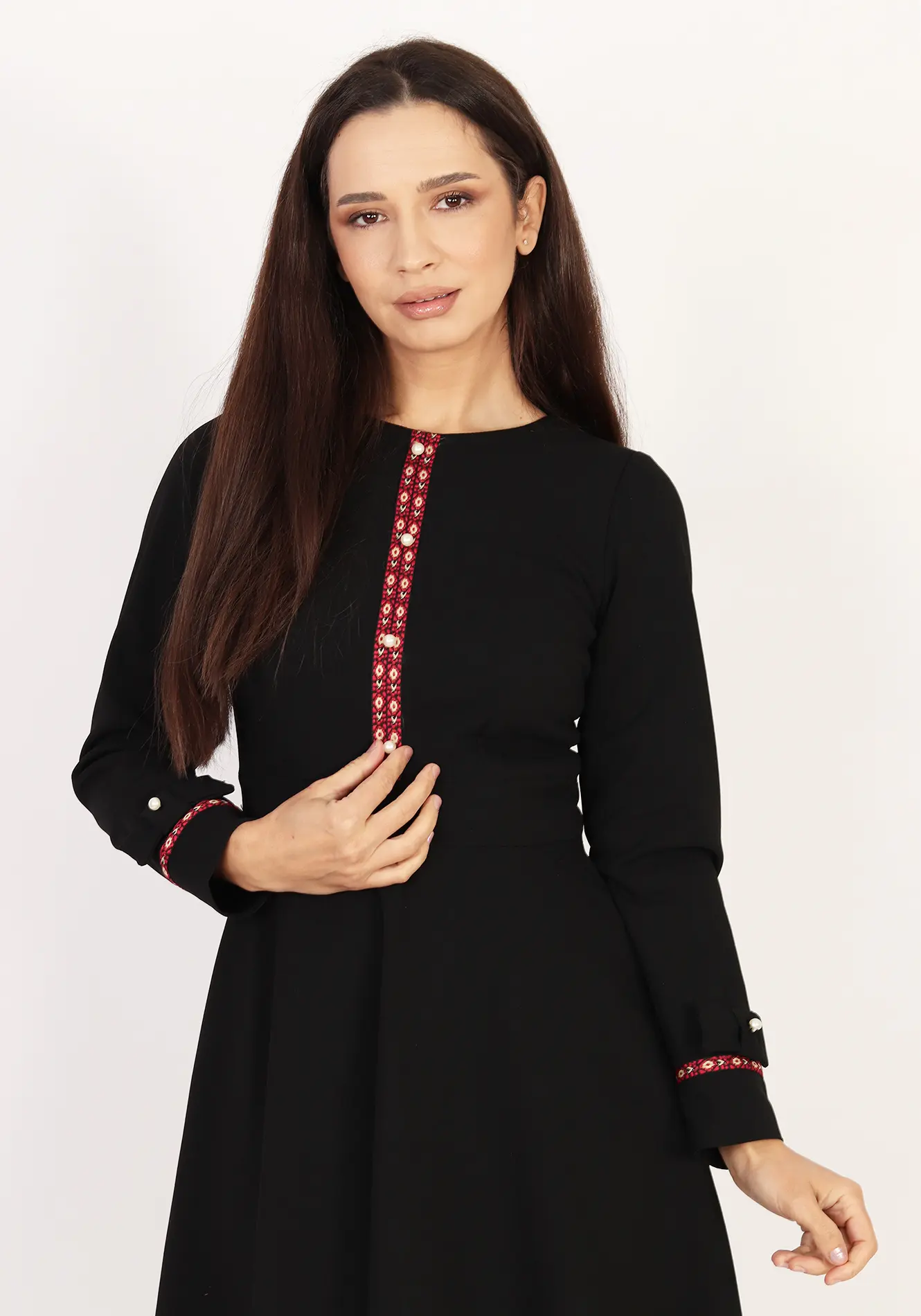 Rochie neagră midi cu detalii decorative etnice [2]